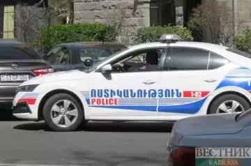 Armed people break into Yerevan police station