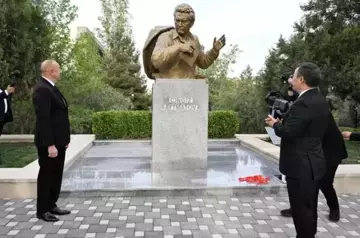 Monument to Chingiz Aitmatov unveiled in Baku