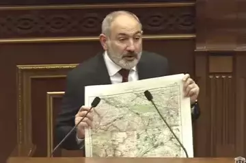 Pashinyan shows map for delimitation of Armenian-Azerbaijani border