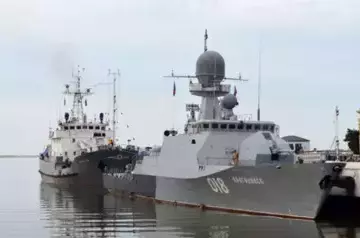 Russian Caspian Flotilla warships sail out of Baku port