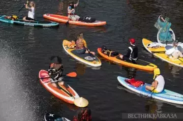 Costumed SUP swim takes place from Tretyakov Gallery to Muzeon in Moscow