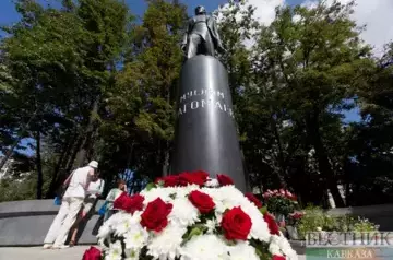 Uzbek opera singer completes bike ride in honor of Muslim Magomayev