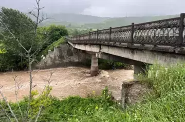 Iran rebuilds bridge in Armenia after flooding