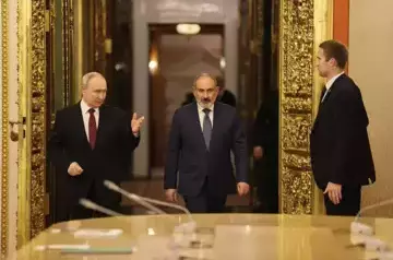 Putin receives Pashinyan in Kremlin