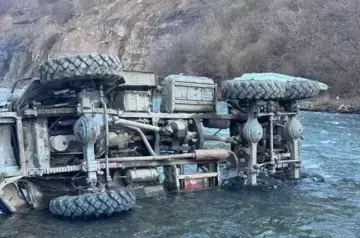 Truck falls off cliff in Dagestan