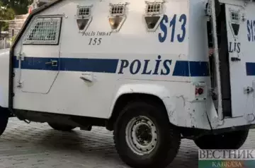 Unknown people throw explosives at police officers in Istanbul