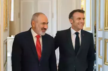 Pashinyan gets ready to meet Macron