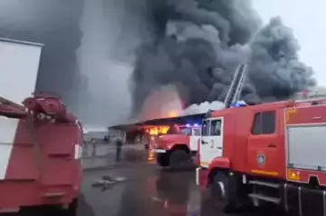 Major fire engulfs vegetable warehouse in Kuban