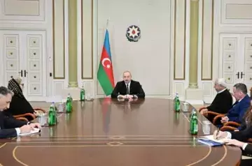 Ilham Aliyev meets with family members of crew killed in plane crash