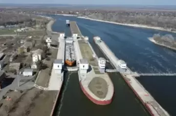 Motor ship collides with gates of hydroelectric complex on Don River