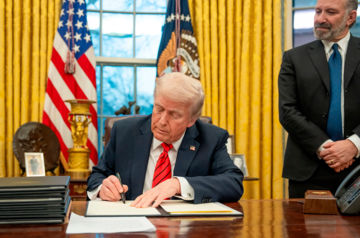 Trump issues ultimatum, saying Moscow, Kiev should hold direct talks