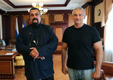 Head of Crimea meets with Steven Seagal