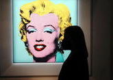 Warhol&#039;s Monroe portrait sells for record $195 million at auction