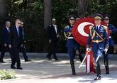 Erdogan visits tomb of Great Leader Heydar Aliyev
