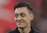 Mesut Özil plays football with children in Baku