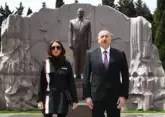 Ilham Aliyev and Mehriban Aliyeva visit grave of Azerbaijan&#039;s National Leader