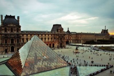Louvre reopens after strike 