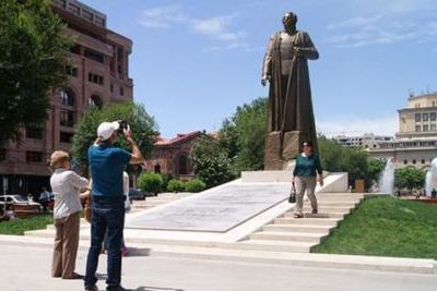 Jerusalem Post on monuments honoring Garegin Nzhdeh in Yerevan and Albert Agarunov in Baku