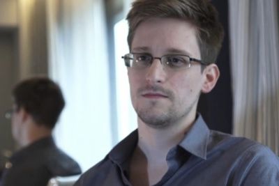 Trump to consider pardoning Snowden