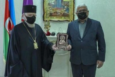 Azerbaijani serviceman hands over icon found in Hadrut to Russian Church in Baku  (VIDEO)
