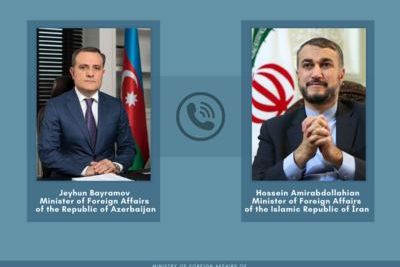 Azerbaijani and Iranian FMs hold phone talks