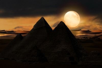 Why did ancient Egyptian pharaohs stop building pyramids?