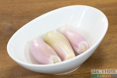 Iranians stage political rallies amid threefold price increase 