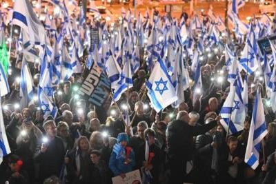 Netanyahu smashed by Palestinian flags