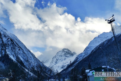 Avalanche kills family in Iran