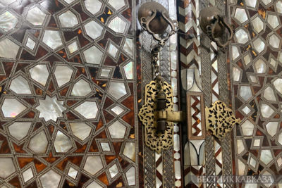 Восточные двери